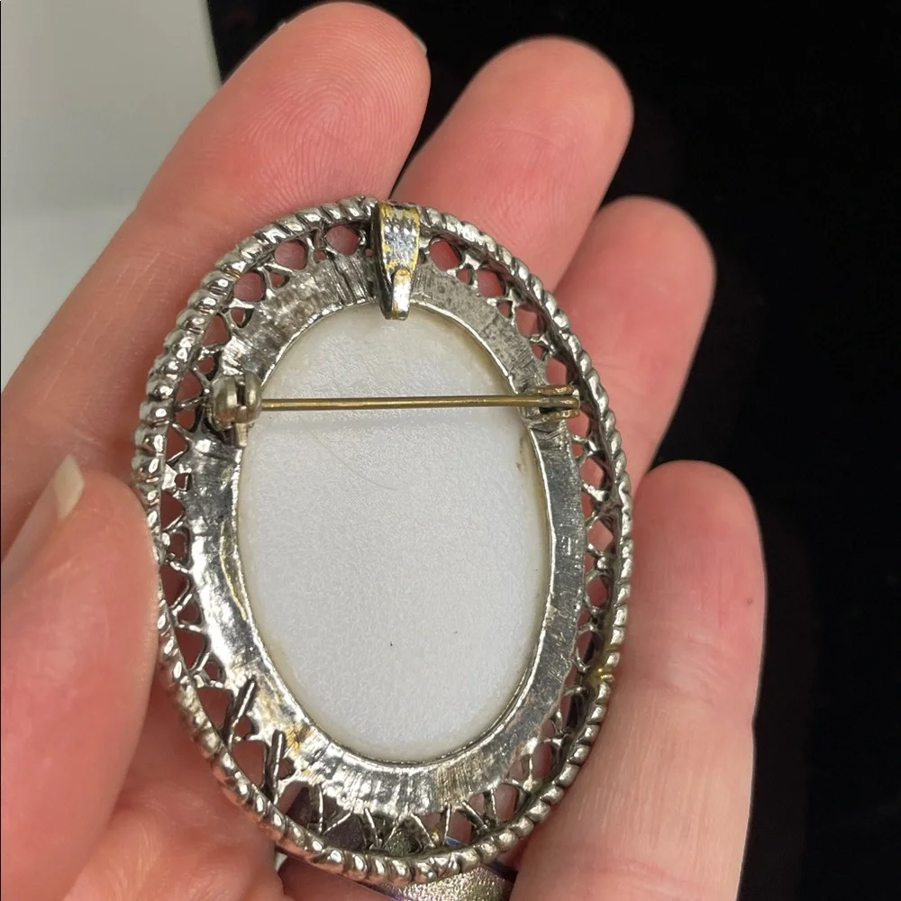 Vintage Gold and Silver Tone Cameo Brooch Victorian Couple - Picture 3 of 4